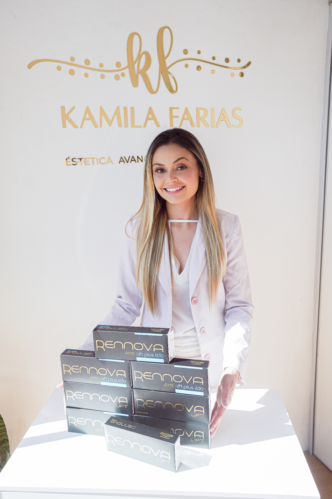 Dra. Kamila Farias em atendimento